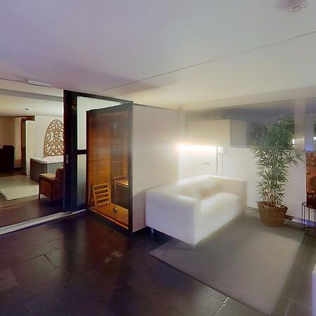 Nice And Cosy Place With Jacuzzi And Sauna To Relax In The Centre Of Antuérpia Exterior foto