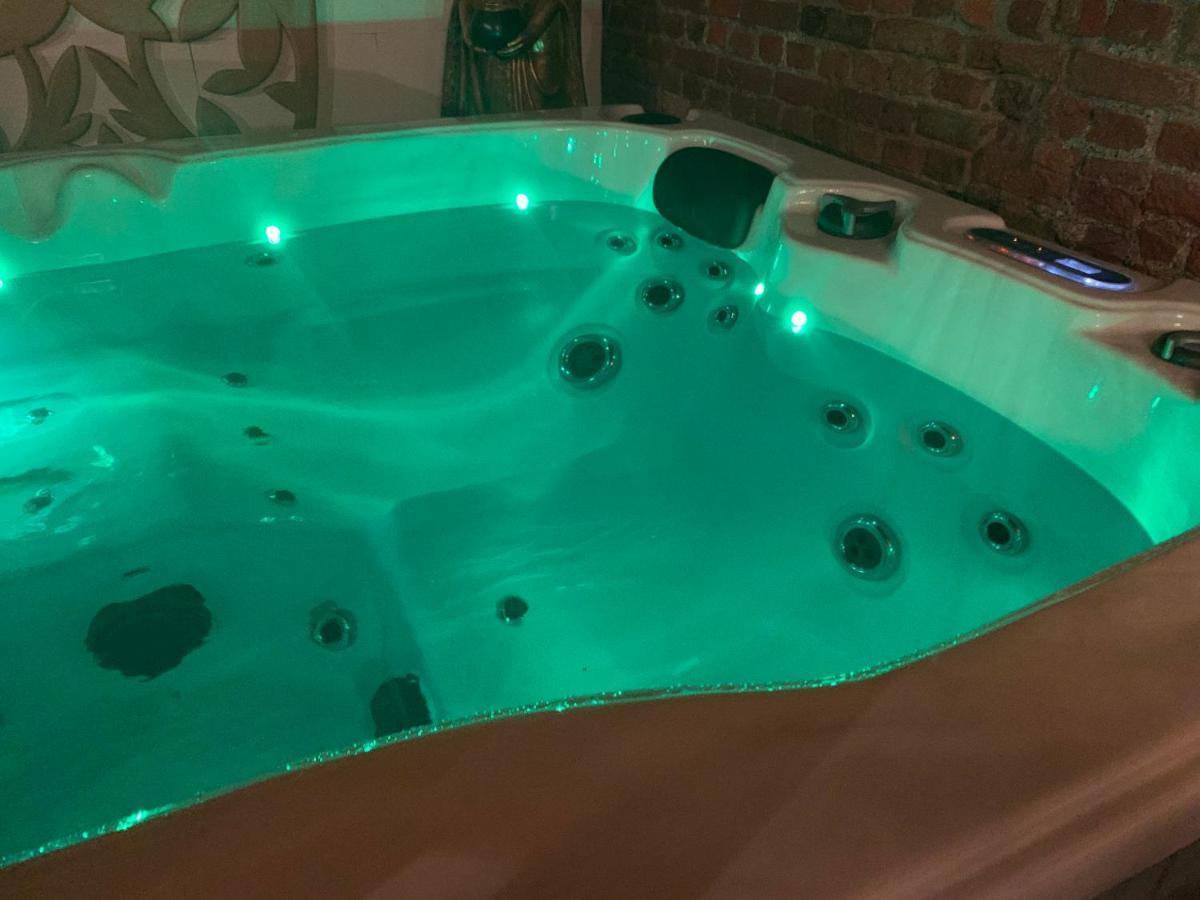 Nice And Cosy Place With Jacuzzi And Sauna To Relax In The Centre Of Antuérpia Exterior foto